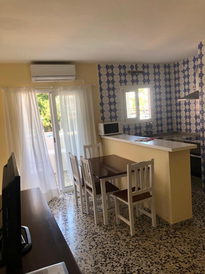 Apartamentos Cala Llonga กาลายองกา ภายนอก รูปภาพ