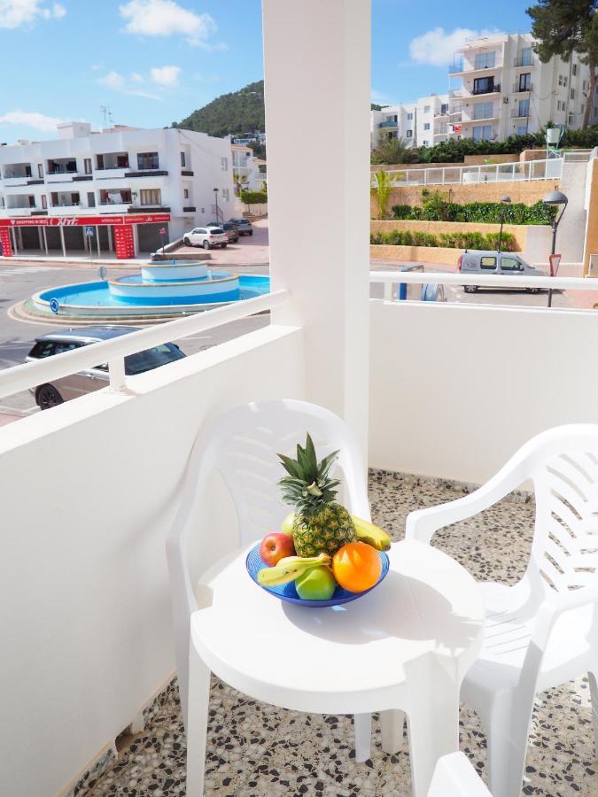 Apartamentos Cala Llonga กาลายองกา ภายนอก รูปภาพ