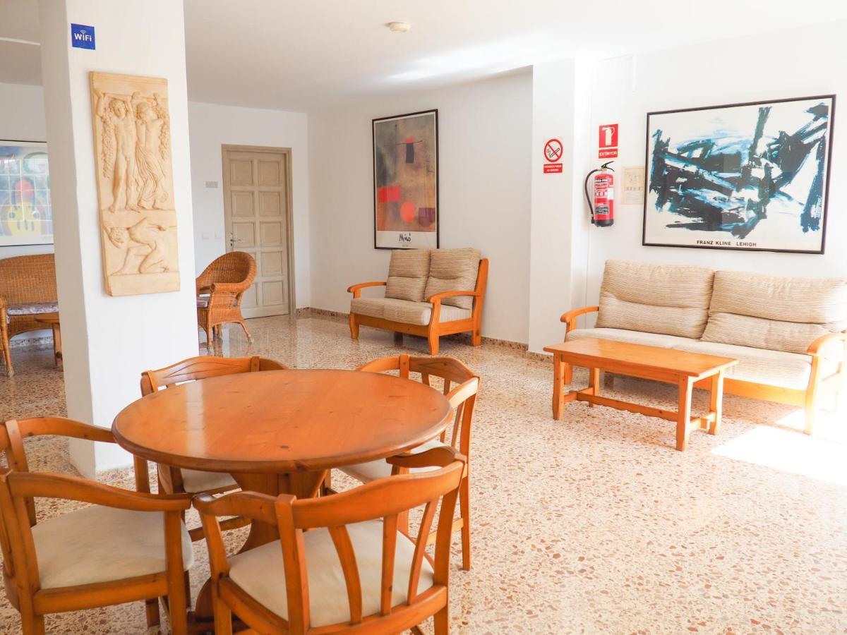 Apartamentos Cala Llonga กาลายองกา ภายนอก รูปภาพ