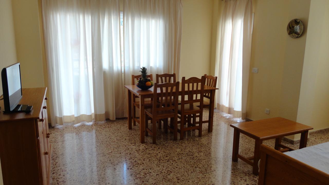 Apartamentos Cala Llonga กาลายองกา ภายนอก รูปภาพ