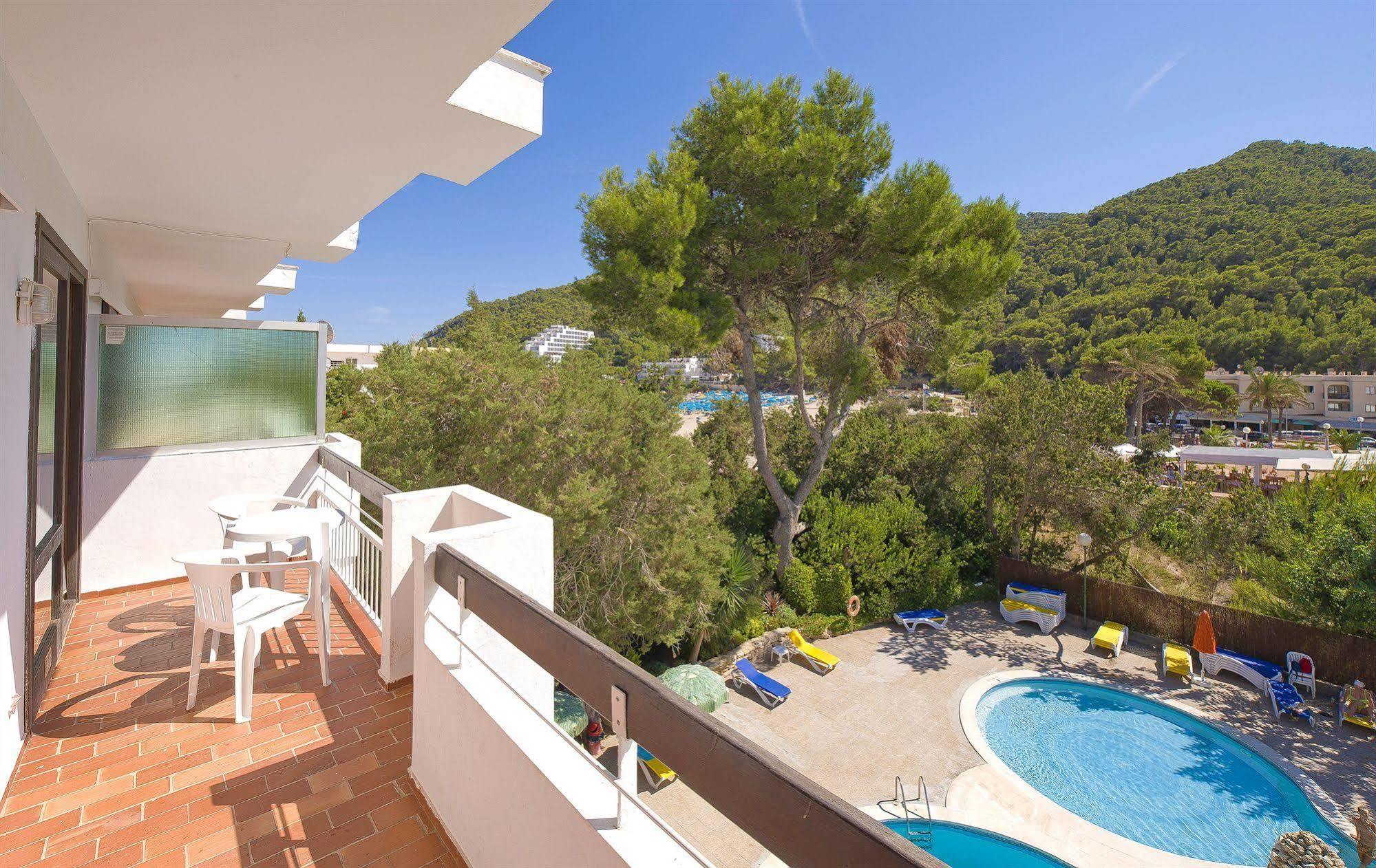Apartamentos Cala Llonga กาลายองกา ภายนอก รูปภาพ