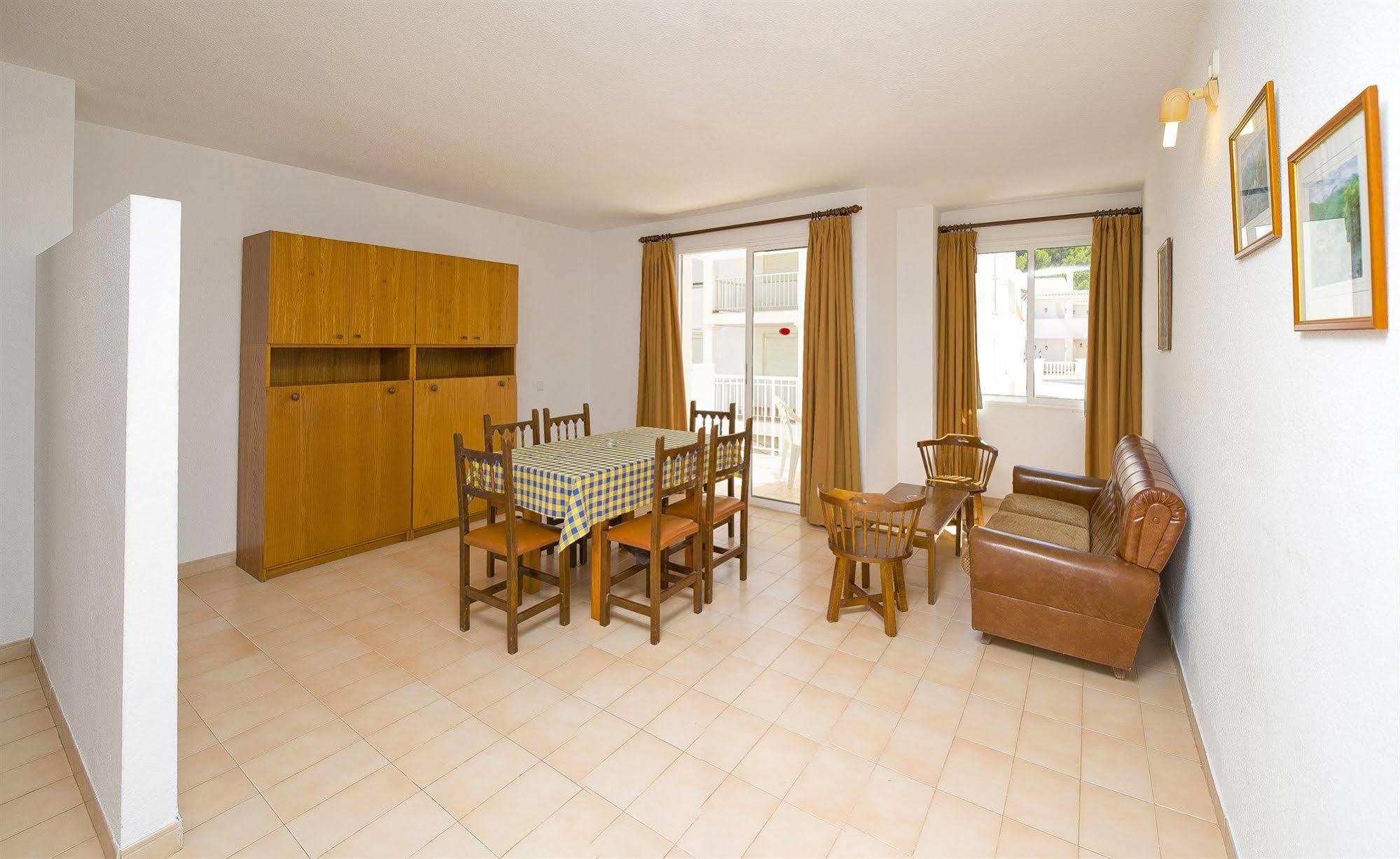 Apartamentos Cala Llonga กาลายองกา ภายนอก รูปภาพ