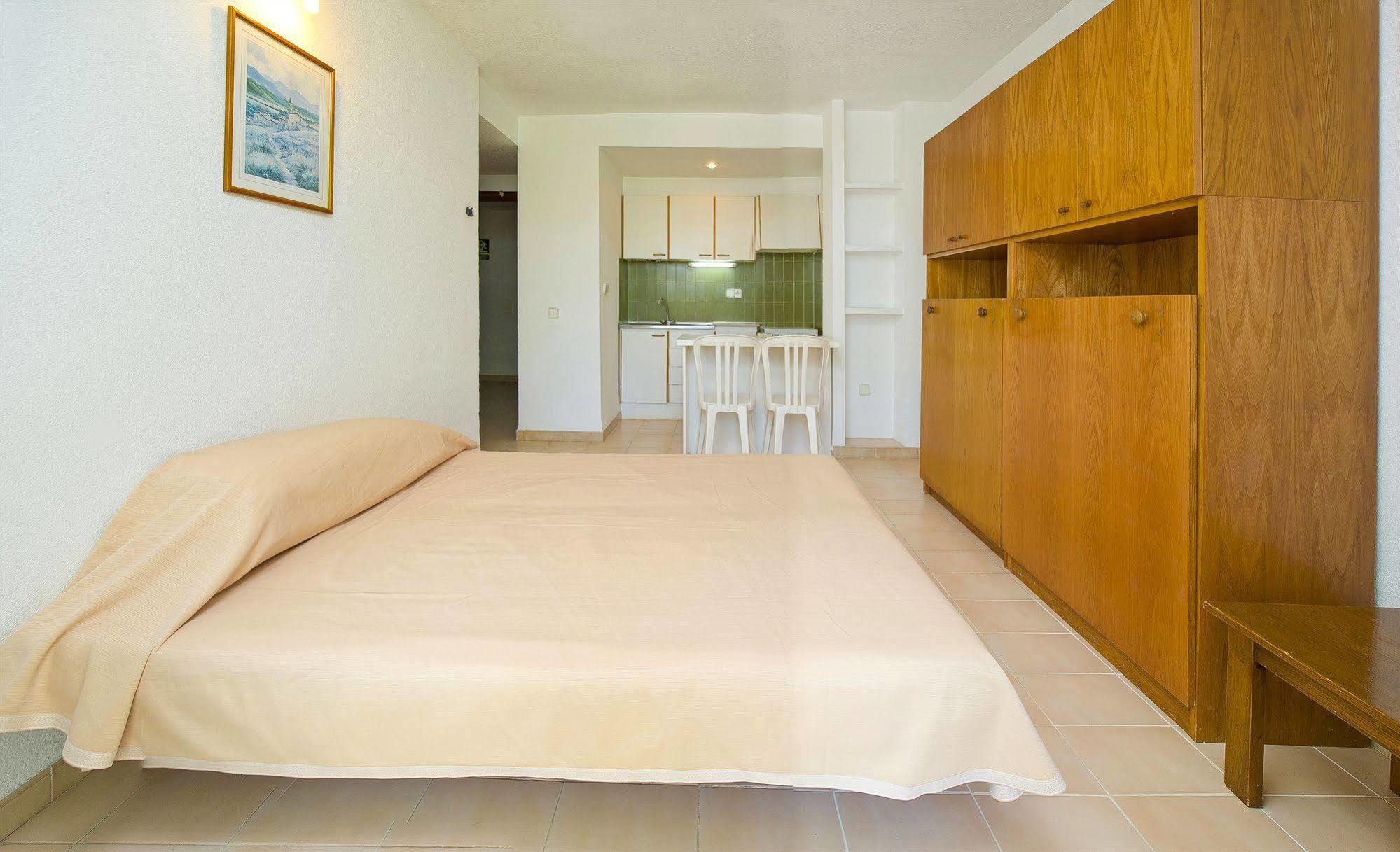 Apartamentos Cala Llonga กาลายองกา ภายนอก รูปภาพ