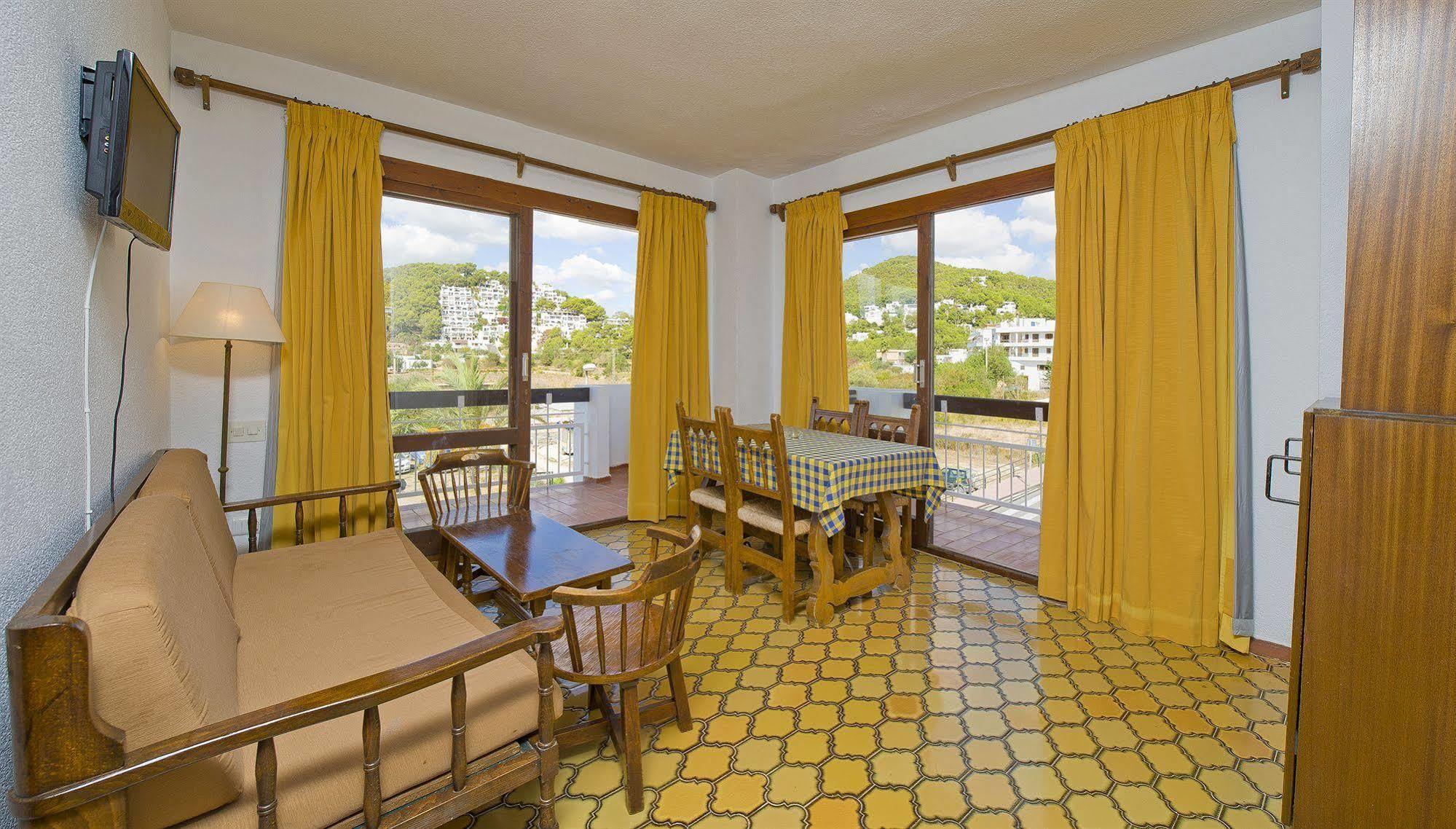 Apartamentos Cala Llonga กาลายองกา ภายนอก รูปภาพ