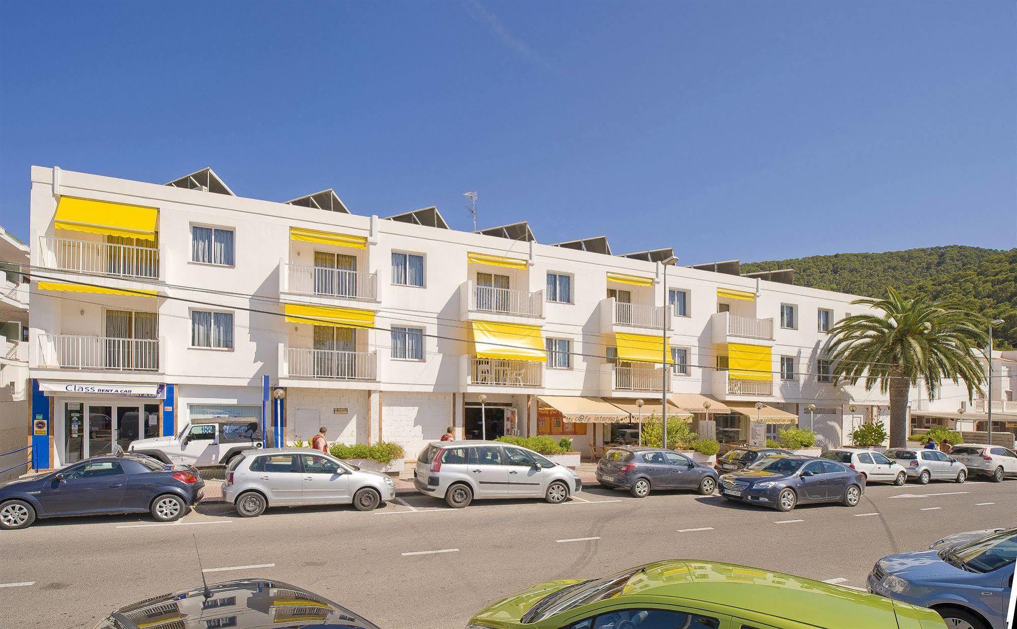 Apartamentos Cala Llonga กาลายองกา ภายนอก รูปภาพ