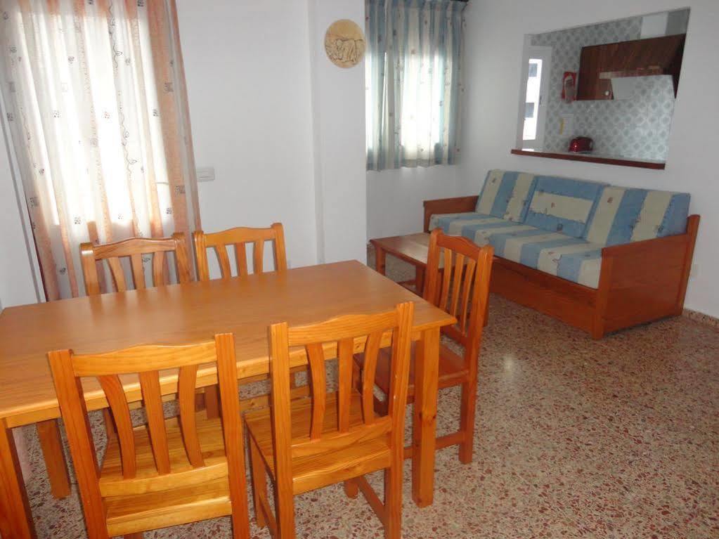 Apartamentos Cala Llonga กาลายองกา ภายนอก รูปภาพ