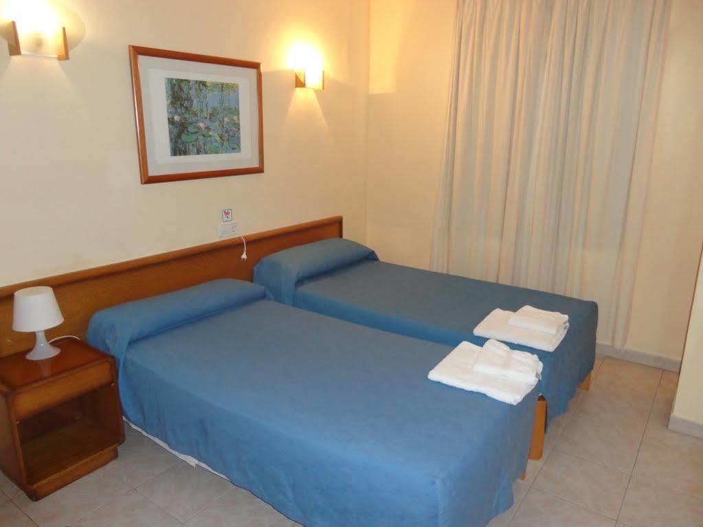 Apartamentos Cala Llonga กาลายองกา ภายนอก รูปภาพ