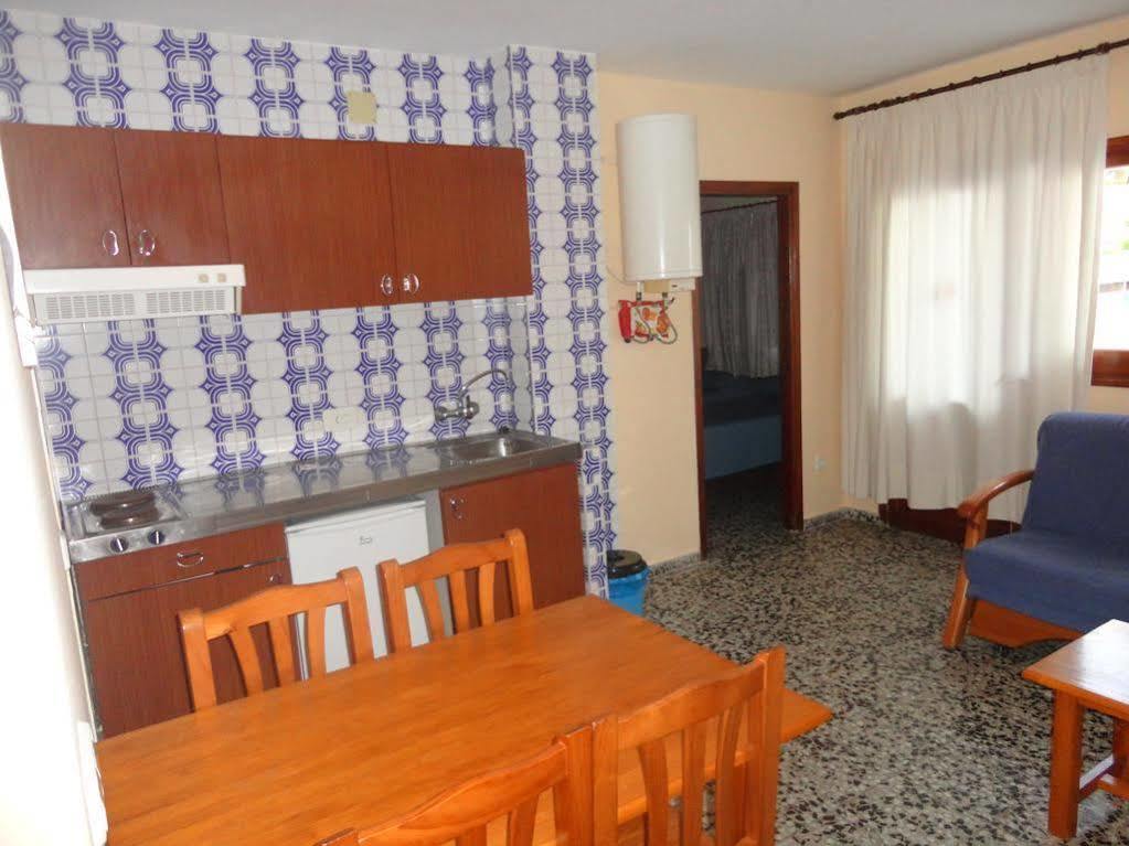 Apartamentos Cala Llonga กาลายองกา ภายนอก รูปภาพ