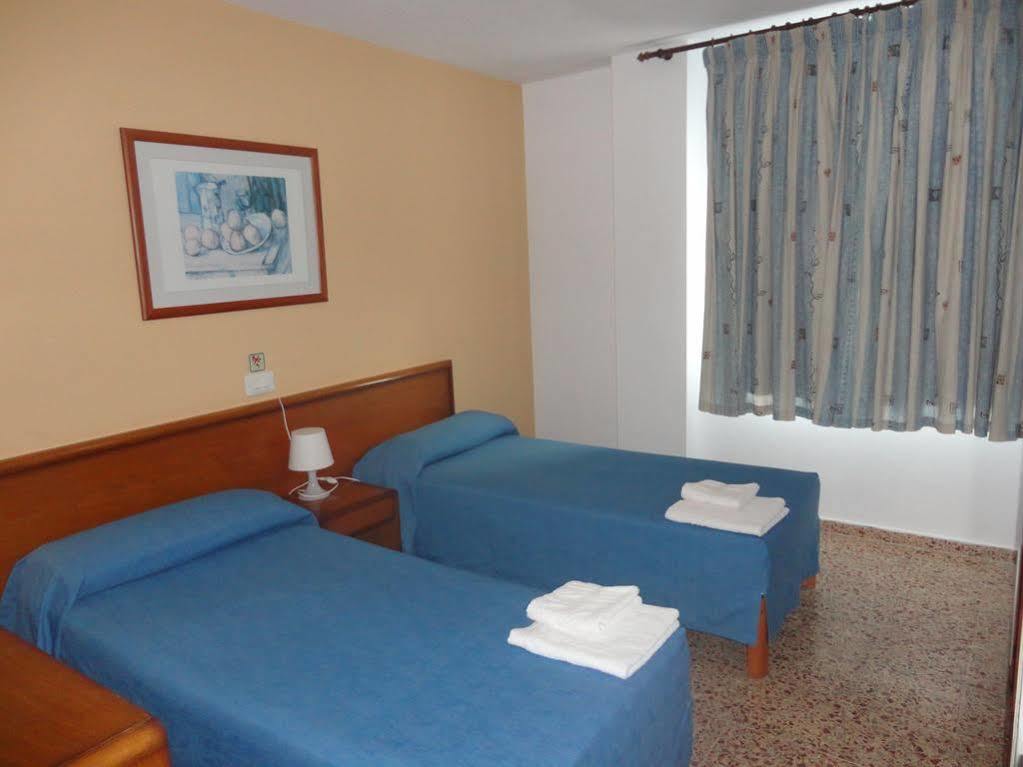 Apartamentos Cala Llonga กาลายองกา ภายนอก รูปภาพ
