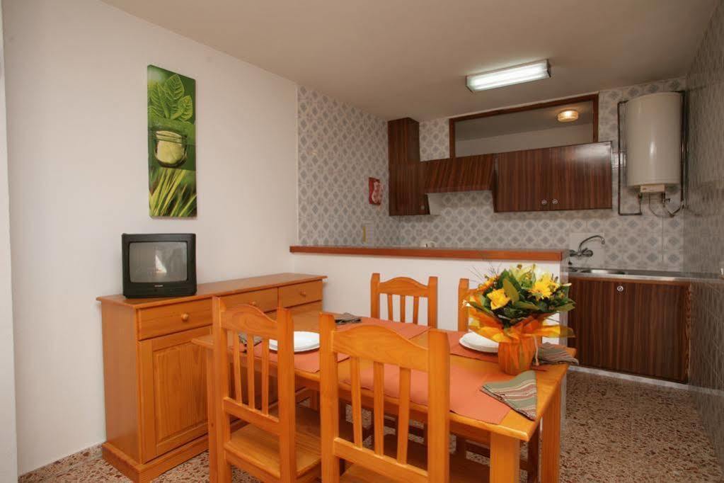 Apartamentos Cala Llonga กาลายองกา ภายนอก รูปภาพ